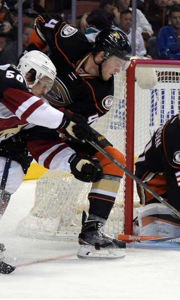 Duclair's hat trick leads Coyotes over Ducks 4-0